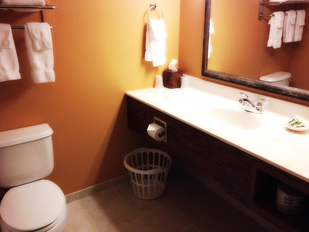 Grandstay Hotel & Suites Downtown Sheboygan Quarto foto
