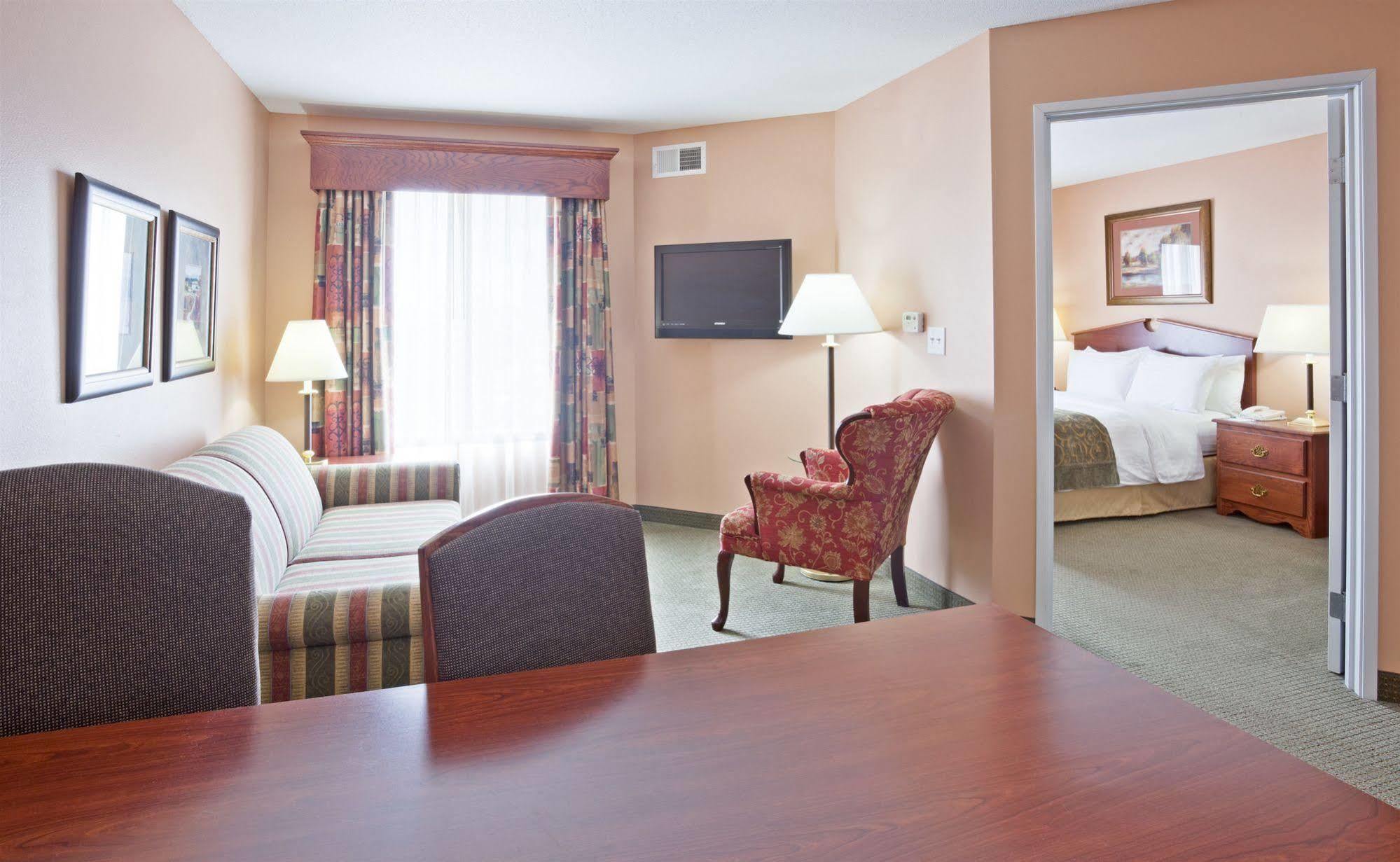 Grandstay Hotel & Suites Downtown Sheboygan Exterior foto